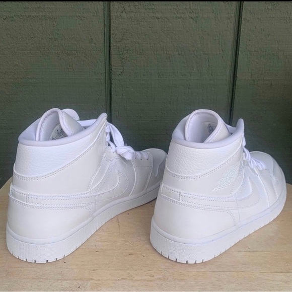 Air Jordan 1 Mid Triple White Patent Swoosh BQ6472-100 Women’s Size 11 Mens 9.5 - Picture 4 of 12